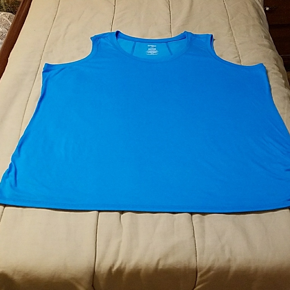 Sporty tee top